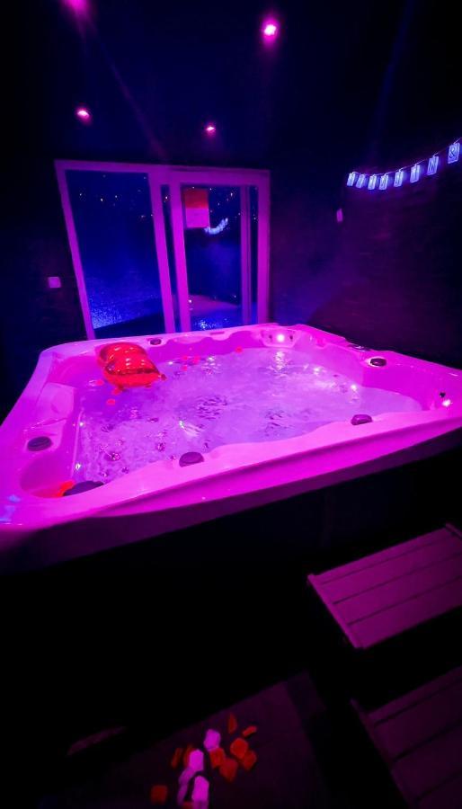 Appart Avec Jacuzzi, Et Terrasse Марсилия Екстериор снимка