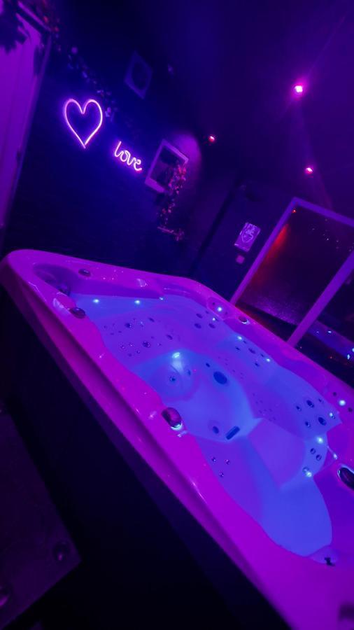 Appart Avec Jacuzzi, Et Terrasse Марсилия Екстериор снимка