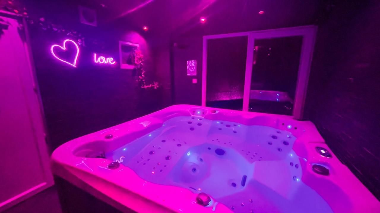 Appart Avec Jacuzzi, Et Terrasse Марсилия Екстериор снимка